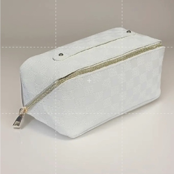 Vegan Leather Checkered Make Up Bag  - Pink 4.73 x 9.84 x 4.73 - Picture 4 of 4